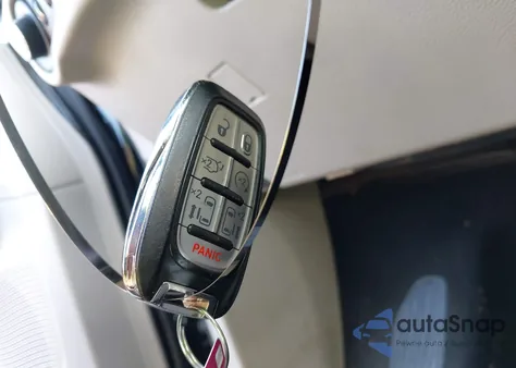 2021 Chrysler Voyager Lxi z USA, uszkodzony, nr VIN 2C4RC1DG2MR551912